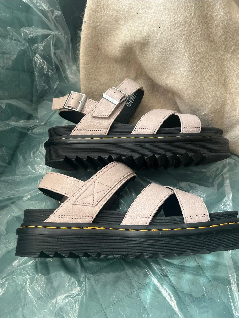 NWOT Dr. Martens Voss 11 Platform Beige Strap Sandals Women’s Size 11